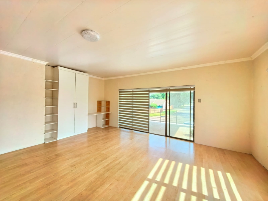 To Let 4 Bedroom Property for Rent in Vaalpark Free State